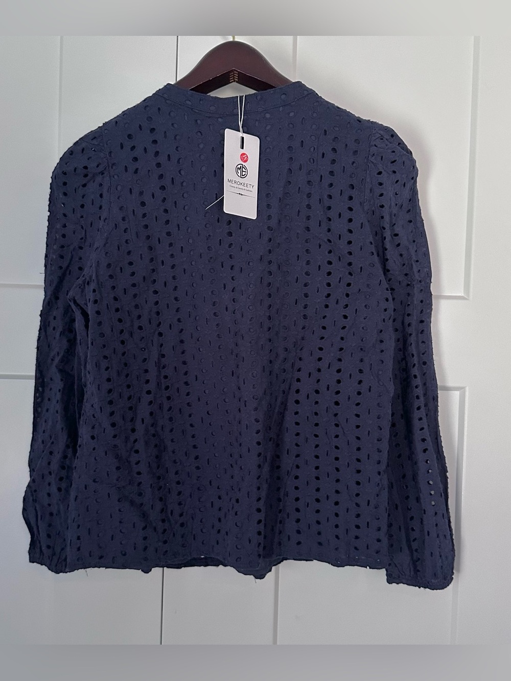 Merokeety Women's Navy Eyelet Split-Neck Blouse NWT M - Picture 2 of 3